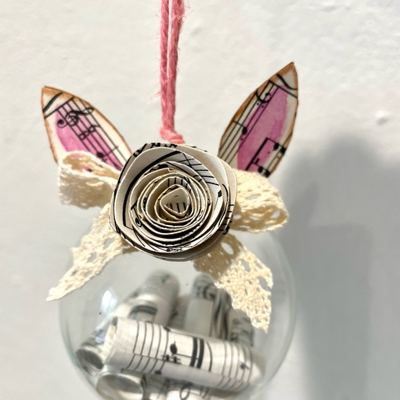 vintage sheet music Bunny ornament - Picture 3 of 4